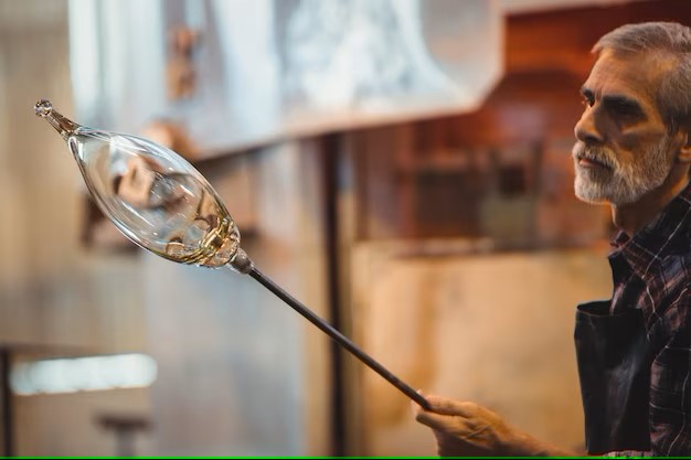 souffleur-verre-faconnant-verre-fondu_107420-74288